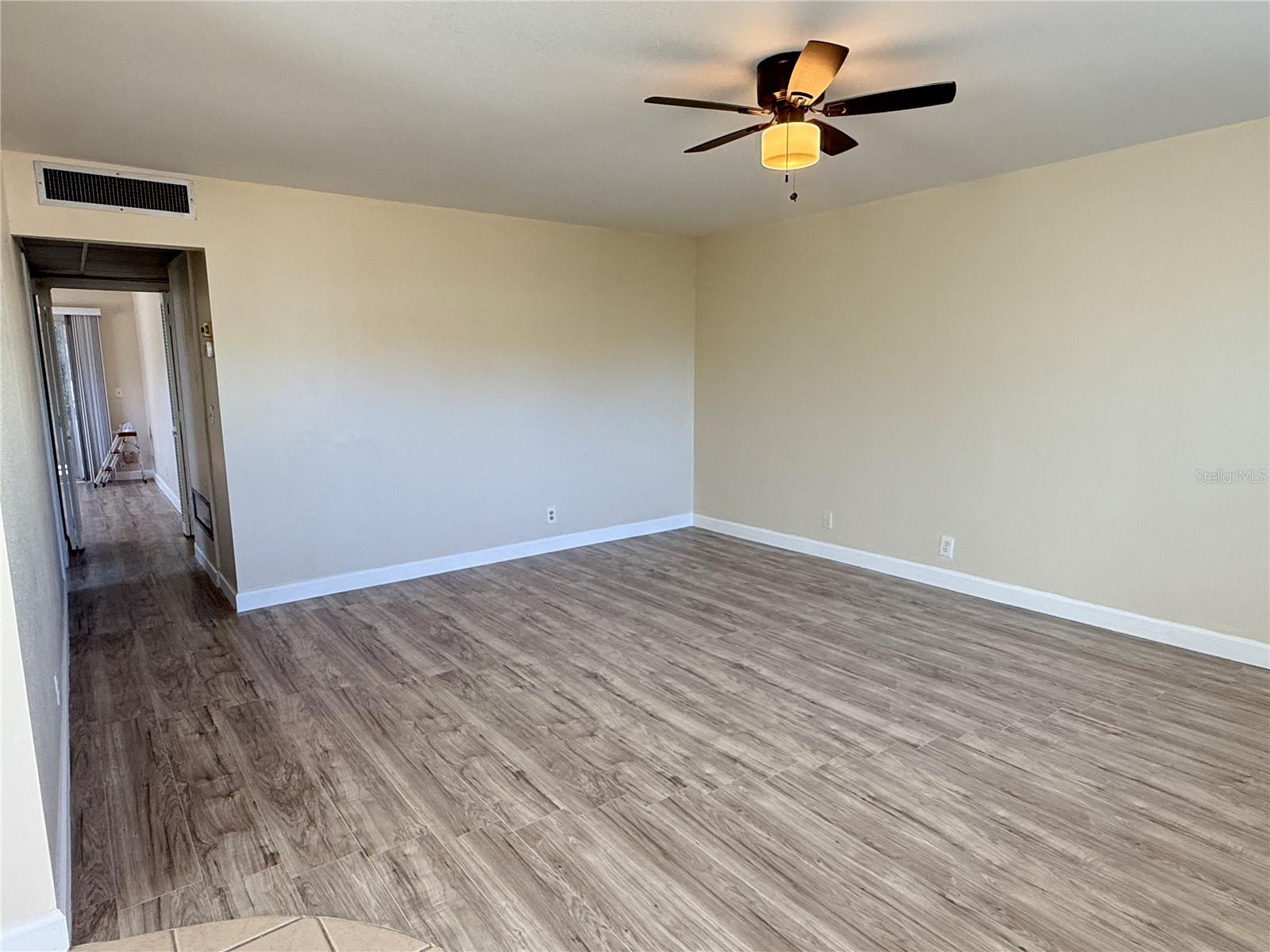 101 CAMBRIDGE TRL #212, SUN CITY CENTER, FL, 33573