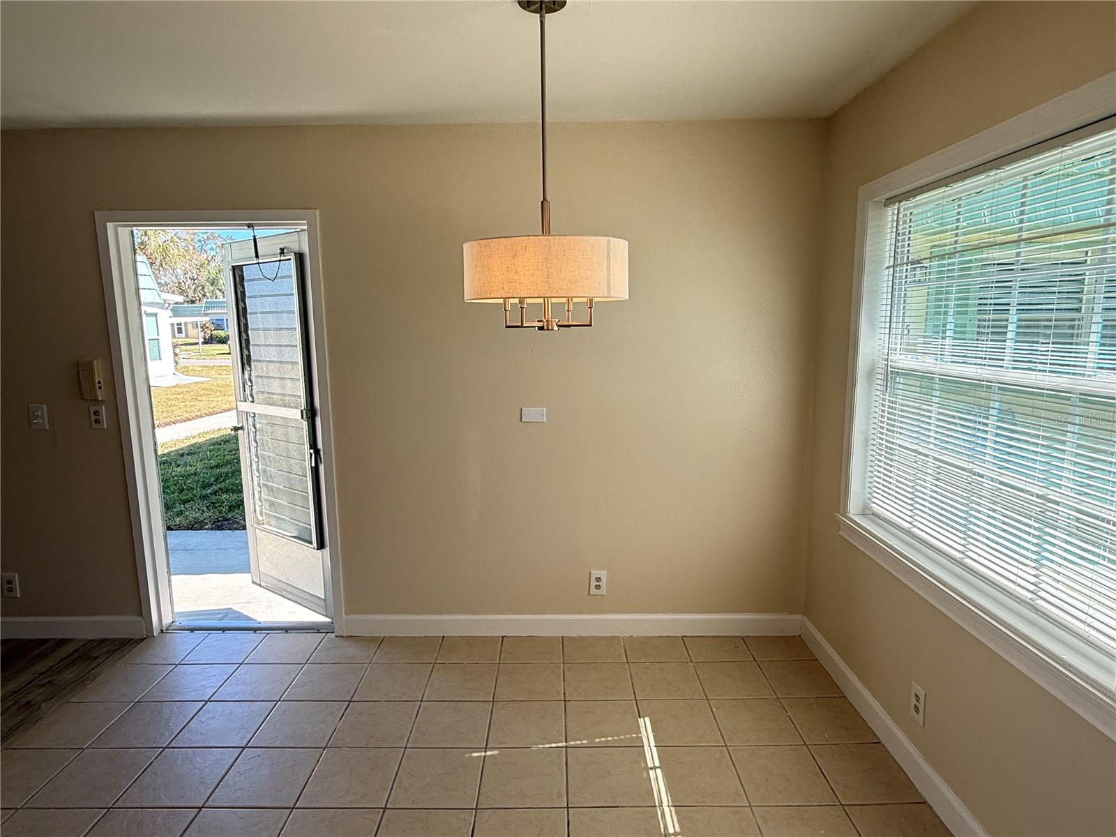 101 CAMBRIDGE TRL #212, SUN CITY CENTER, FL, 33573