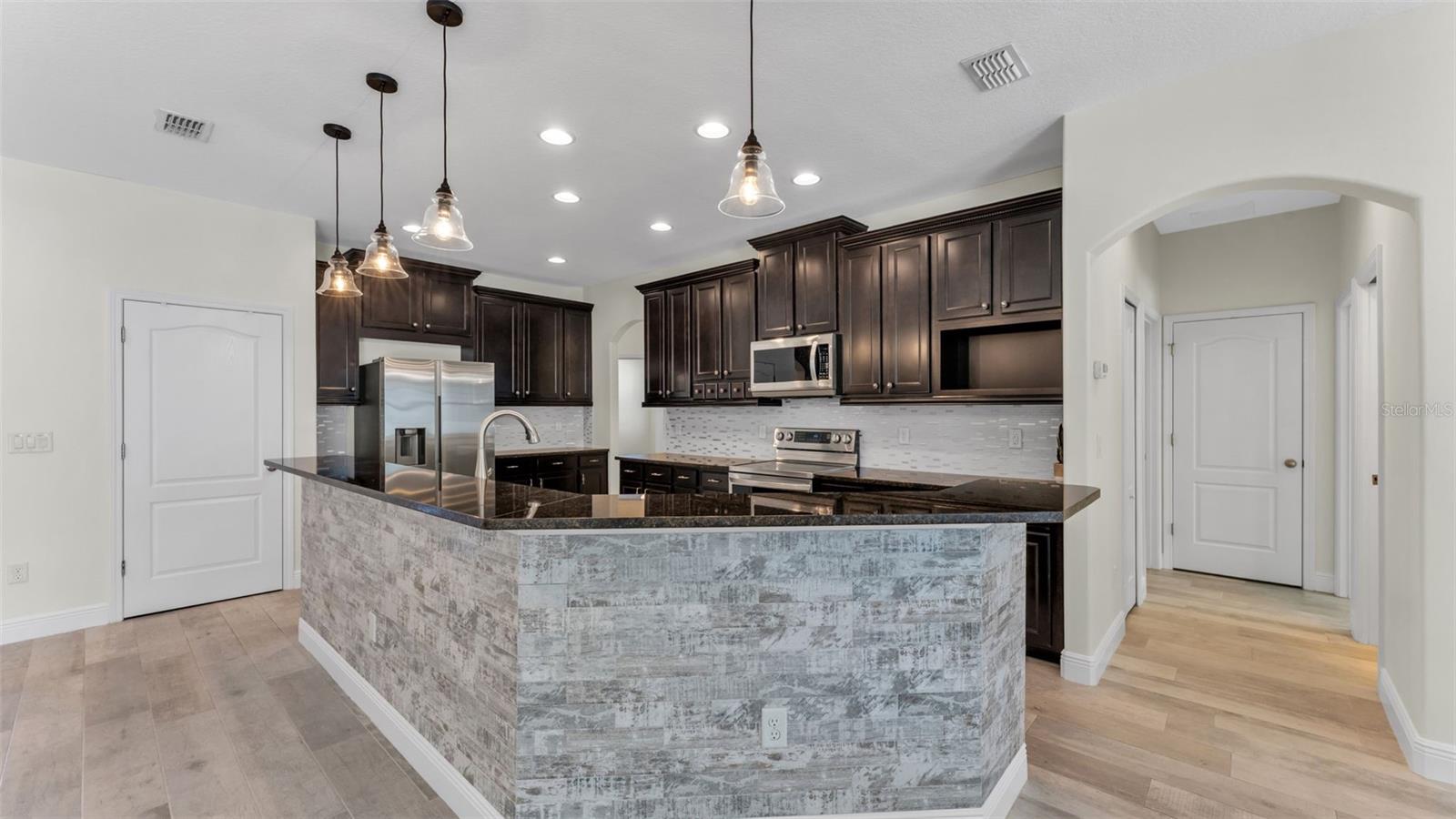 3939 SUNSET LAKE DR, LAKELAND, FL, 33810