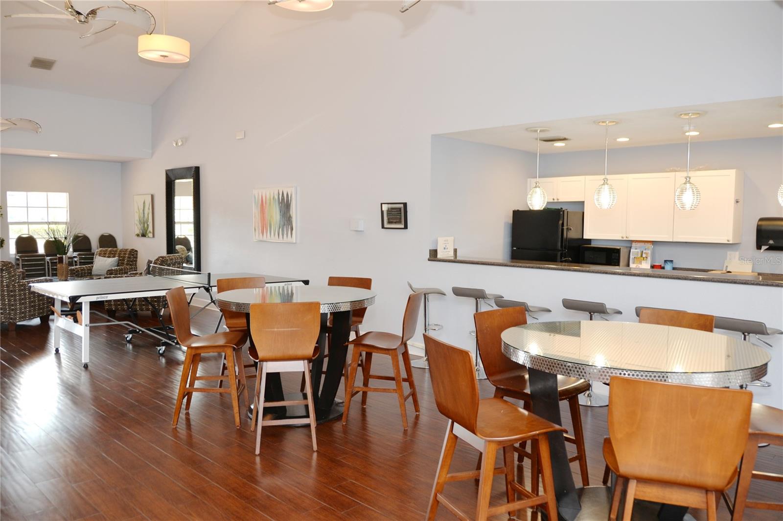 Waterside North's Clubhouse - kitchen and dining area