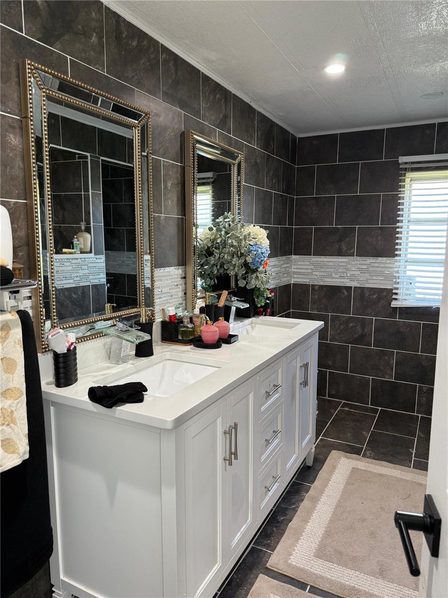 O6377806 Property Photo