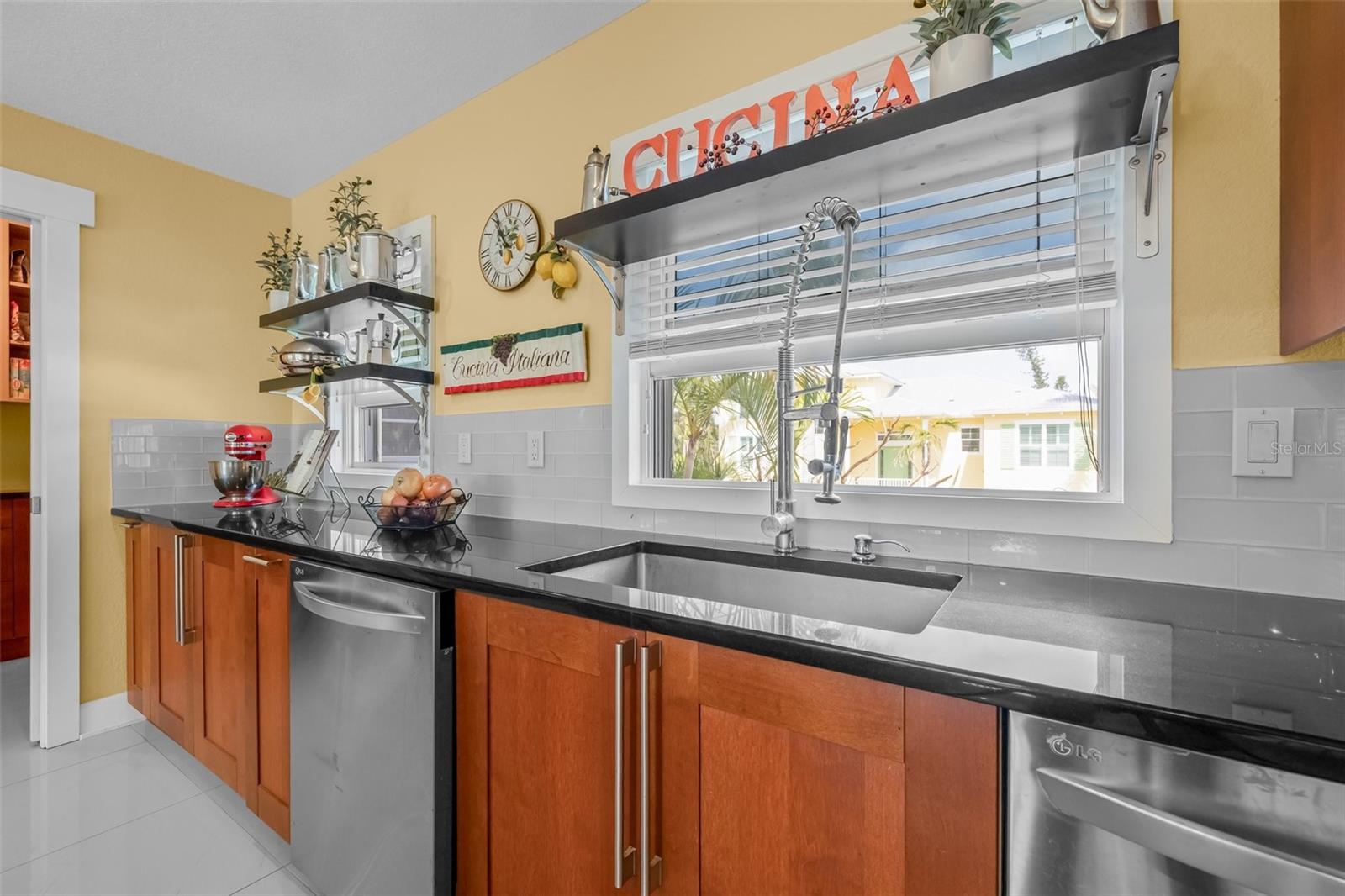 TB8470030 Property Photo