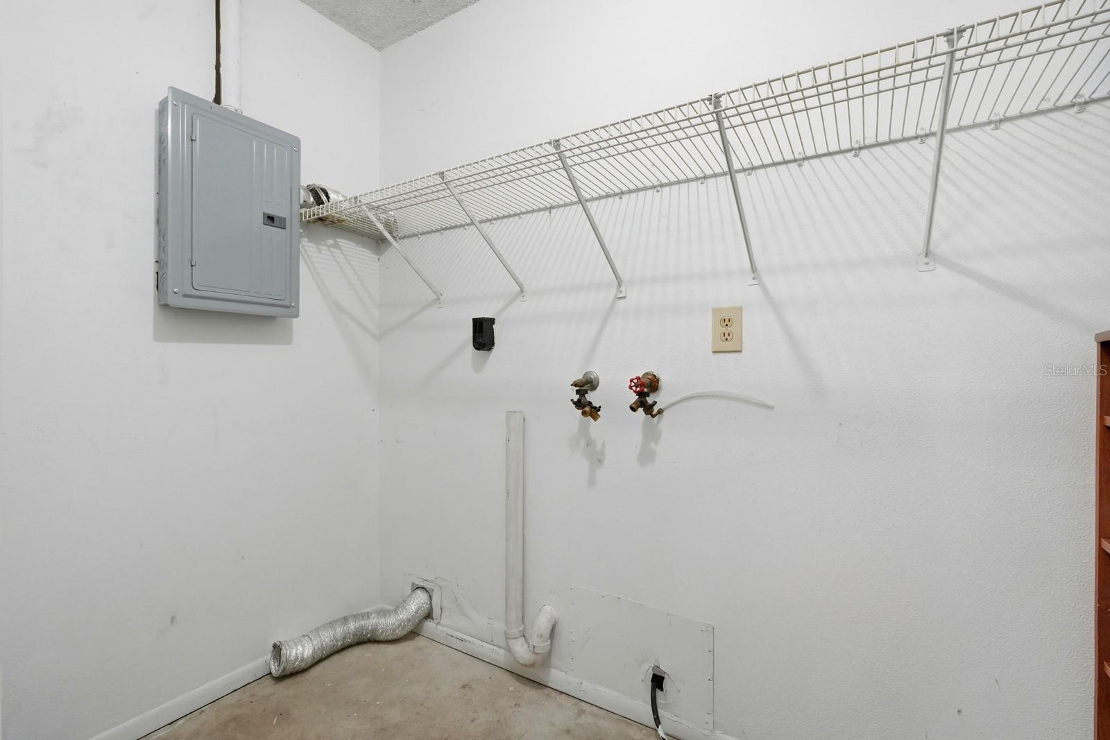 903 W MILLARD CT, DAYTONA BEACH, FL, 32117