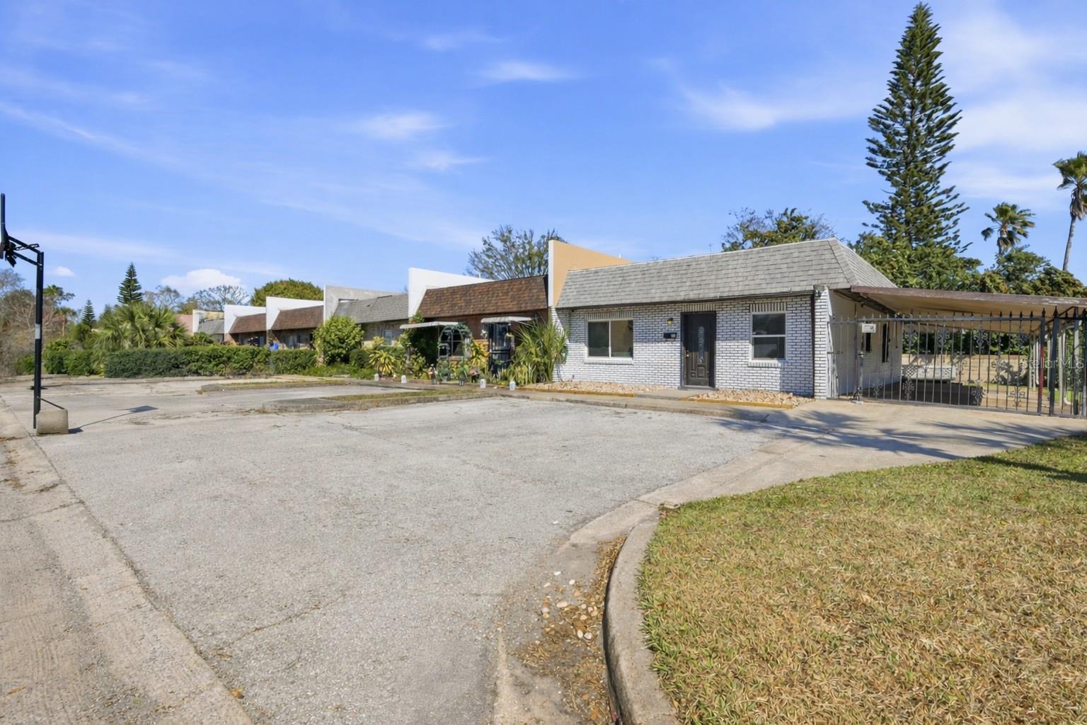 903 W MILLARD CT, DAYTONA BEACH, FL, 32117