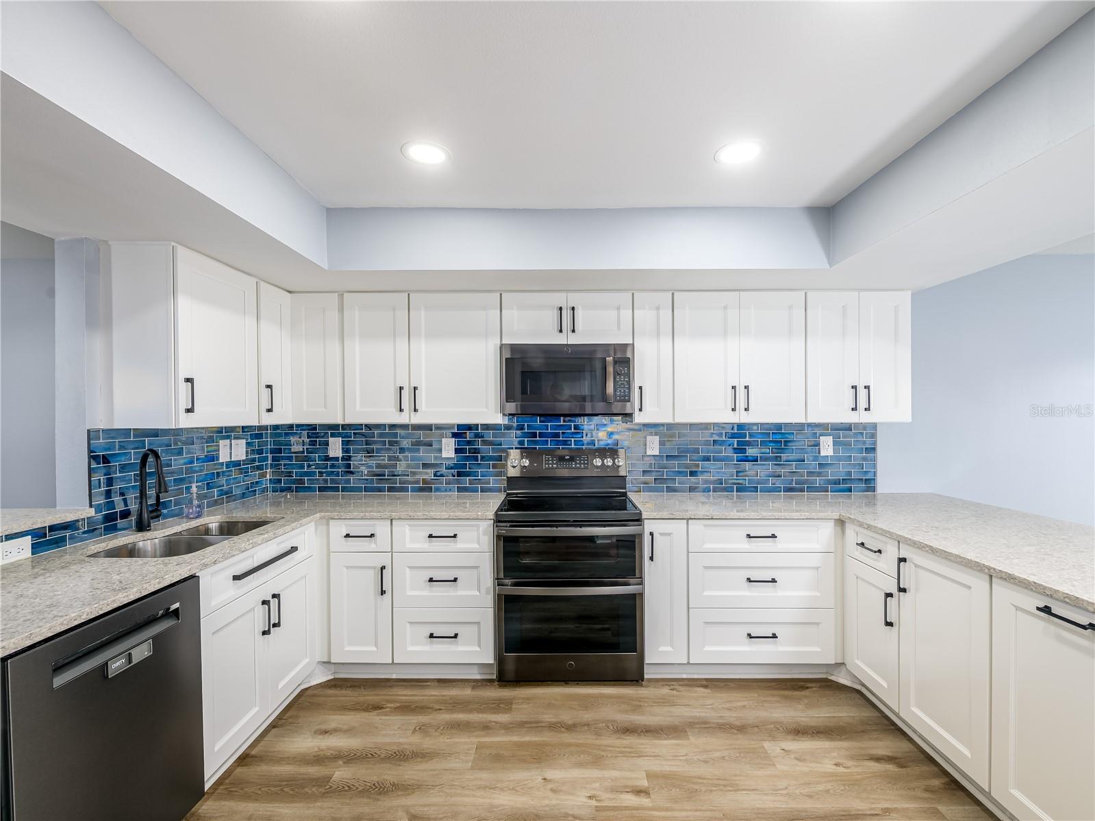 6304 GRAND BAHAMA CIR #D, TAMPA, FL, 33615