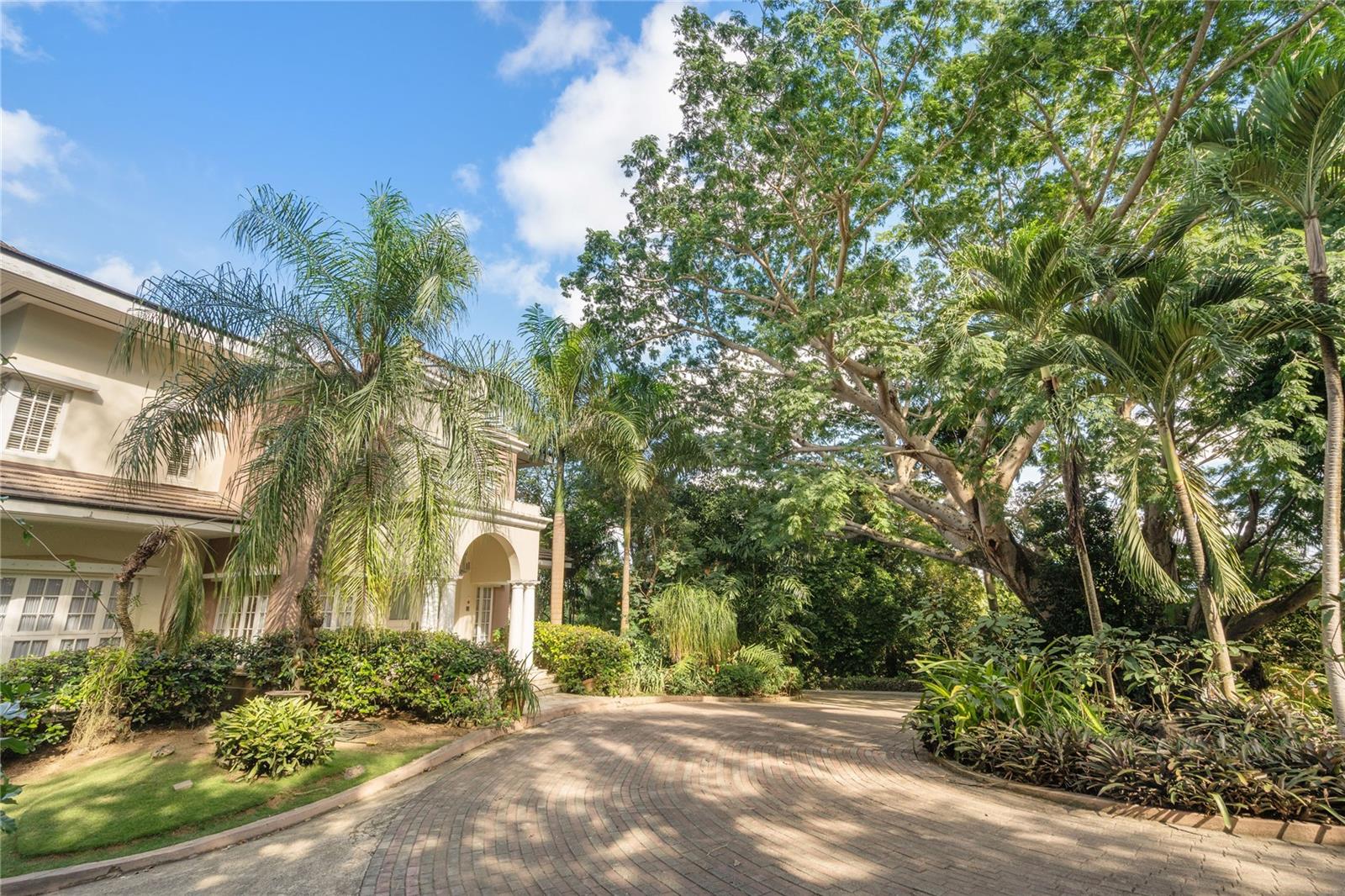 PR9118890 Property Photo