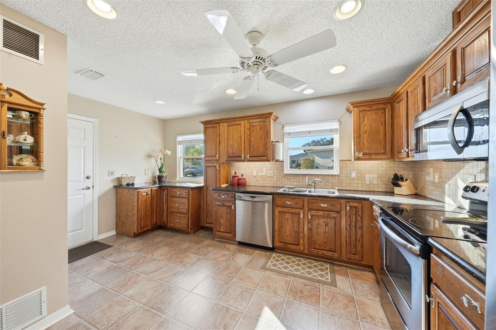 1145 MEADOWBEND DR, LEESBURG, FL, 34748