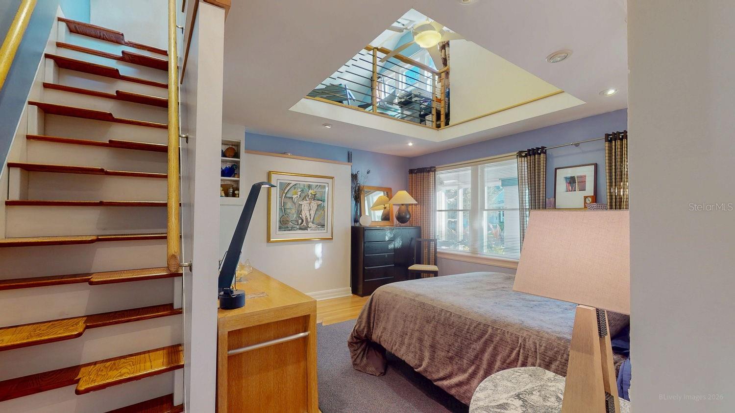 115 21ST AVE NE, ST PETERSBURG, FL, 33704