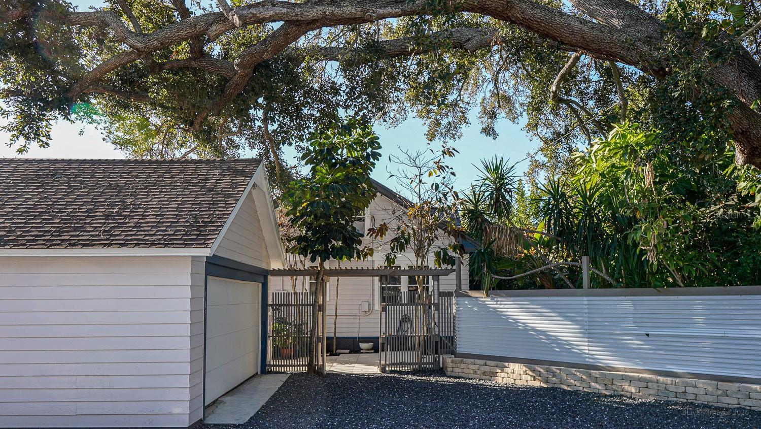 115 21ST AVE NE, ST PETERSBURG, FL, 33704