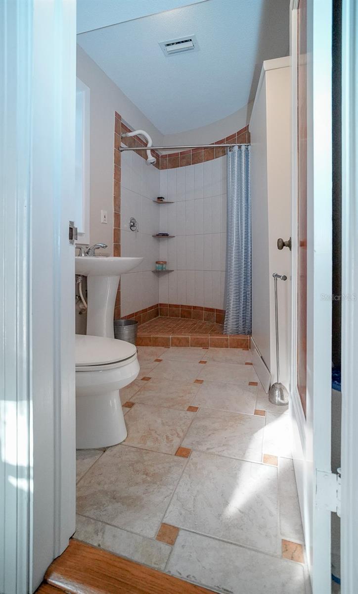 115 21ST AVE NE, ST PETERSBURG, FL, 33704