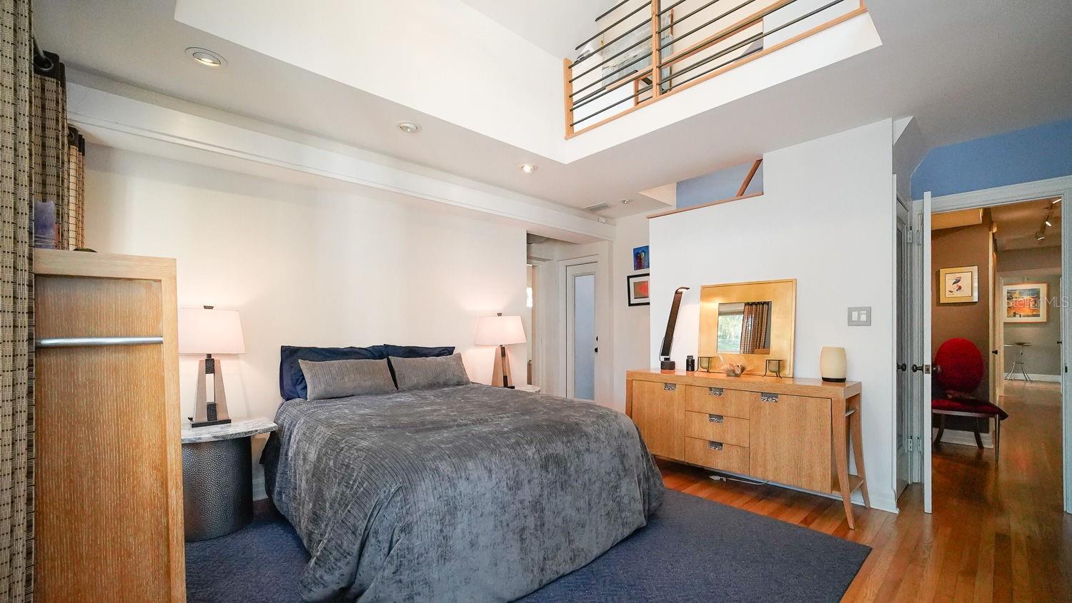 115 21ST AVE NE, ST PETERSBURG, FL, 33704