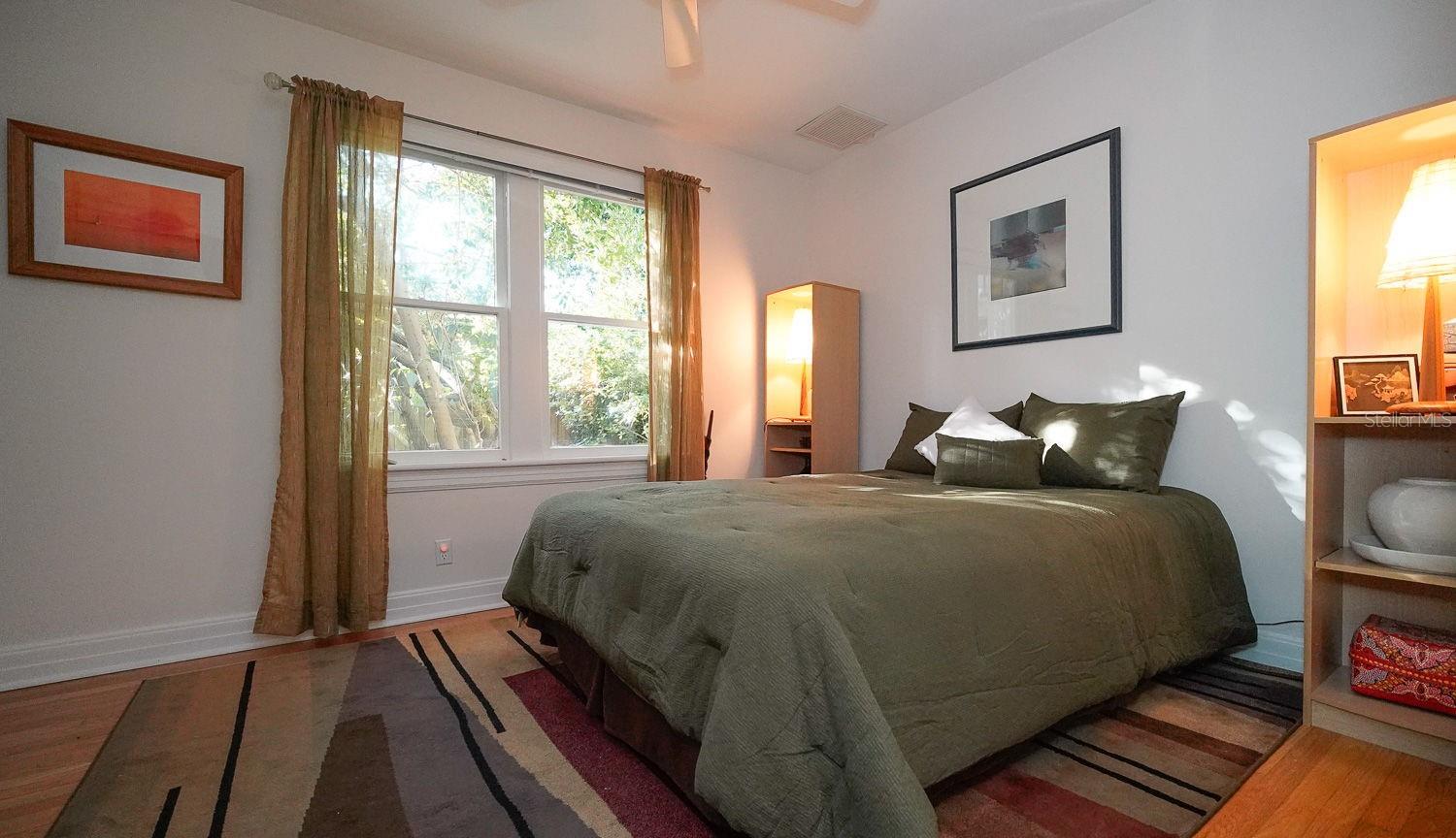 115 21ST AVE NE, ST PETERSBURG, FL, 33704