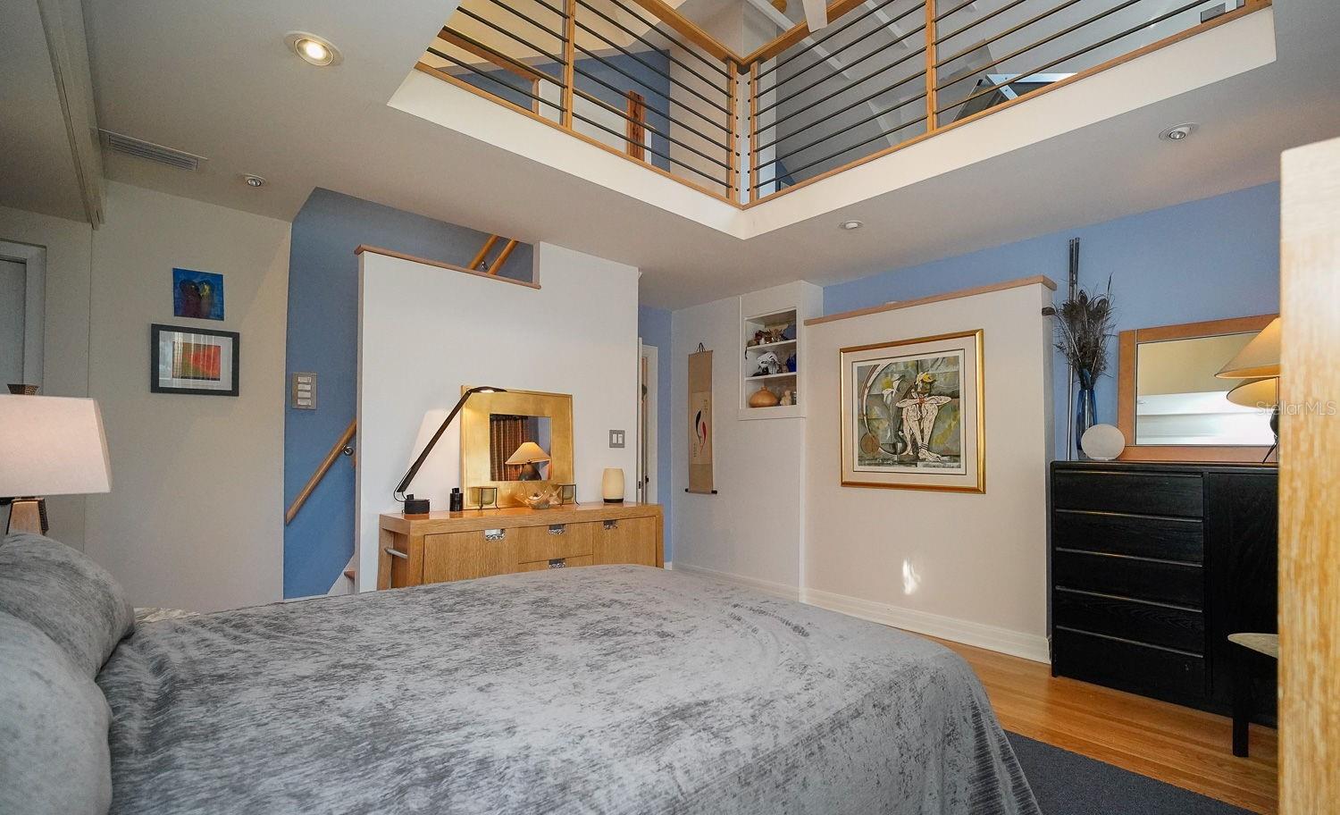 115 21ST AVE NE, ST PETERSBURG, FL, 33704