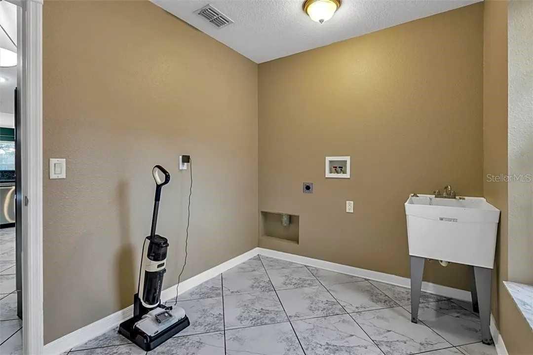 18236 MACEK RD, WEEKI WACHEE, FL, 34614