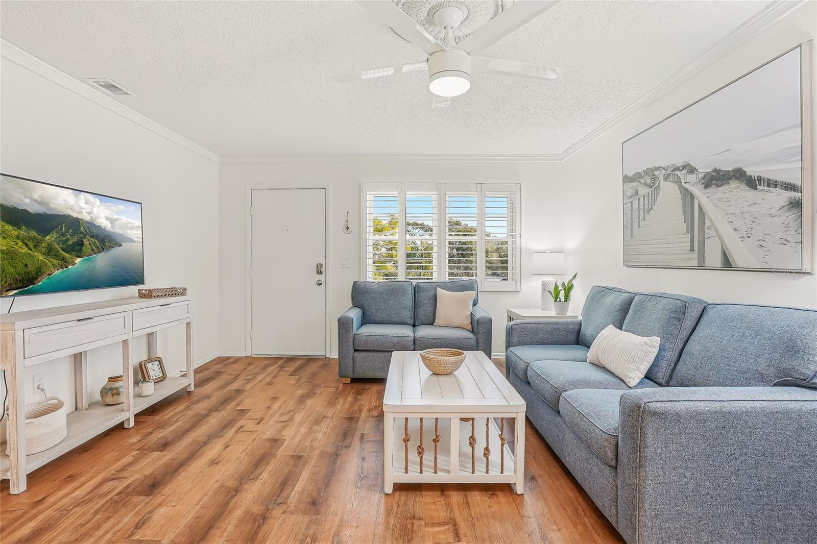 Updated windows, sun protection films and plantation shutters set the scene.