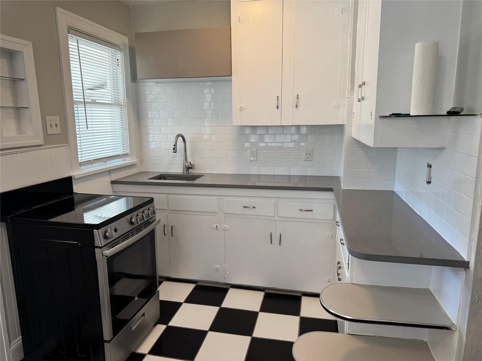 2708 9TH AVE N, ST PETERSBURG, FL, 33713