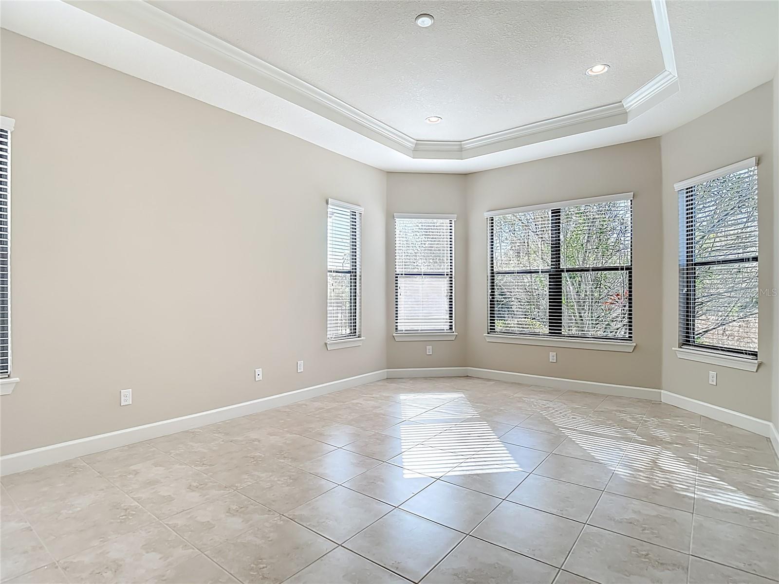 8613 GRAND ALBERATO RD, TAMPA, FL, 33647