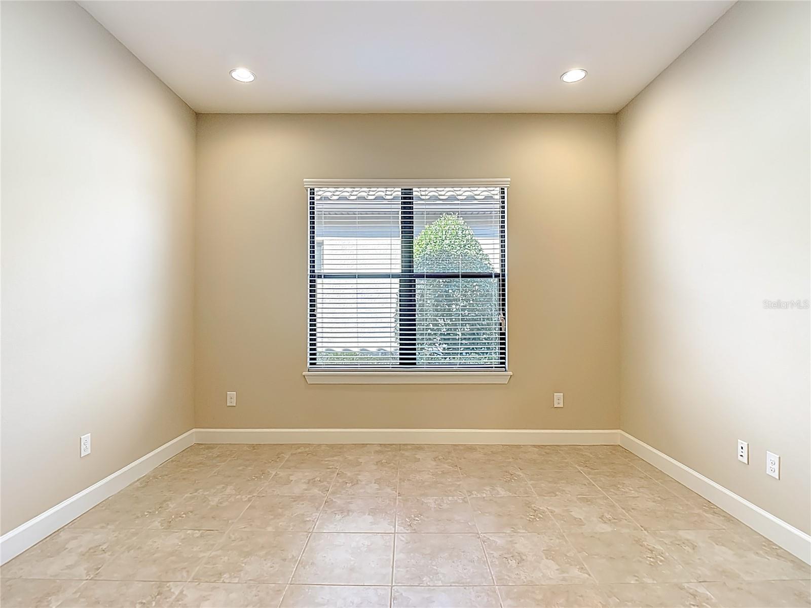 8613 GRAND ALBERATO RD, TAMPA, FL, 33647