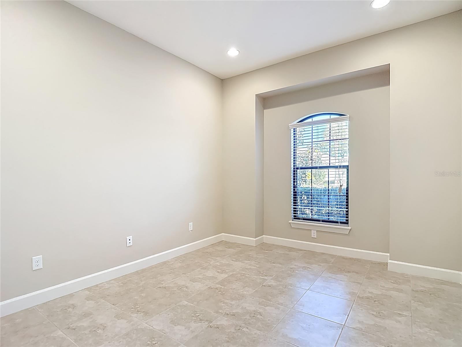 8613 GRAND ALBERATO RD, TAMPA, FL, 33647