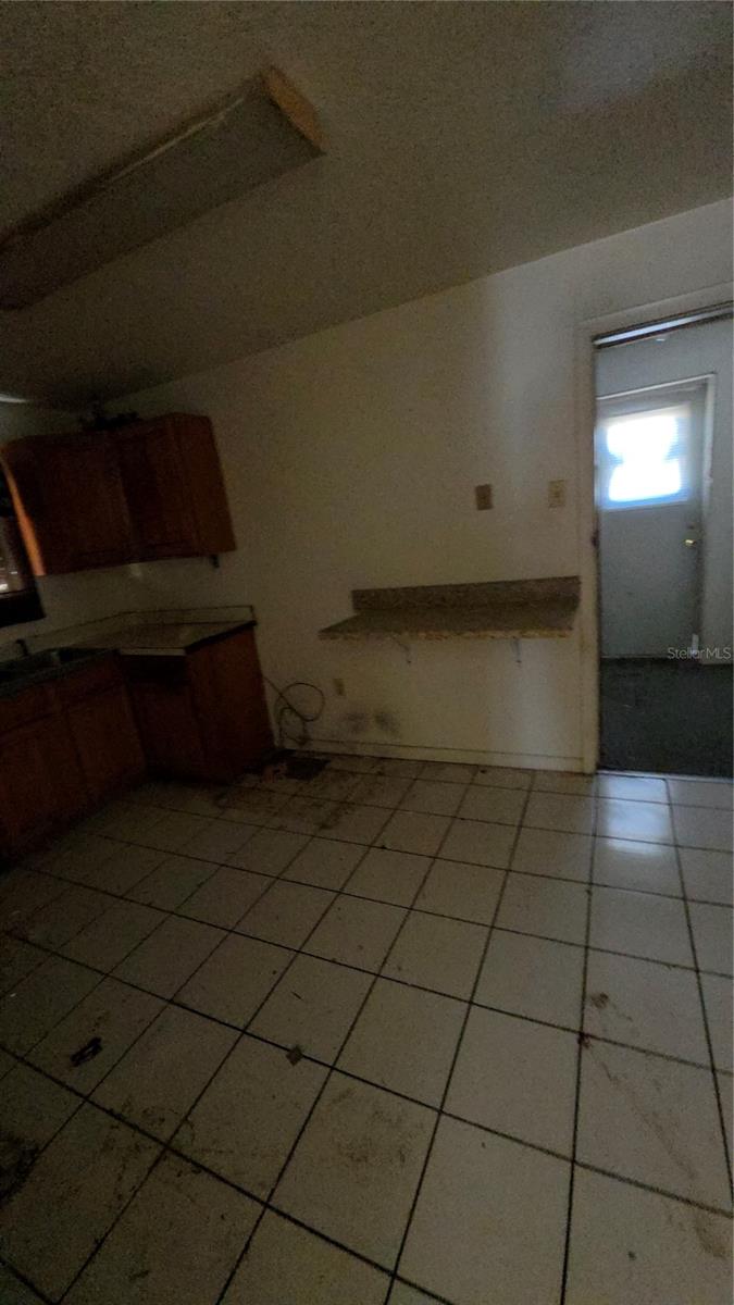 R4910633 Property Photo