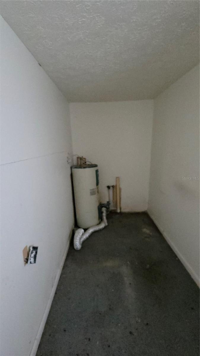 R4910633 Property Photo