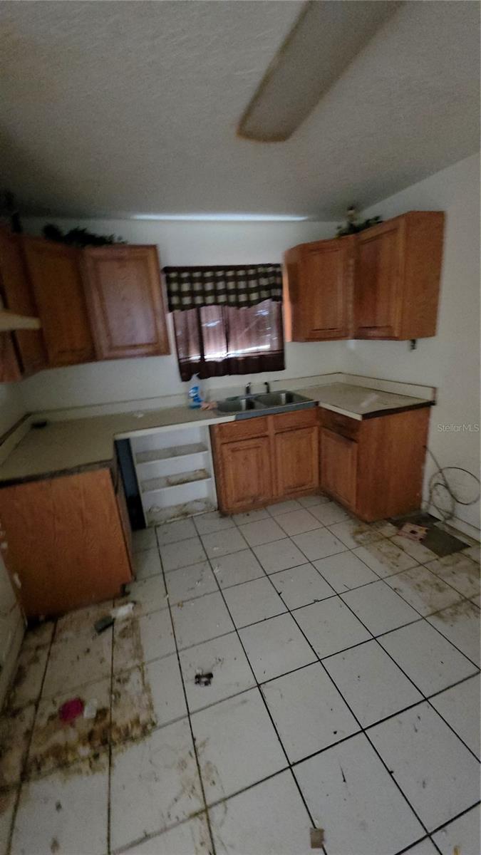 R4910633 Property Photo