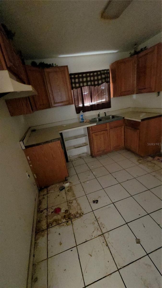 R4910633 Property Photo