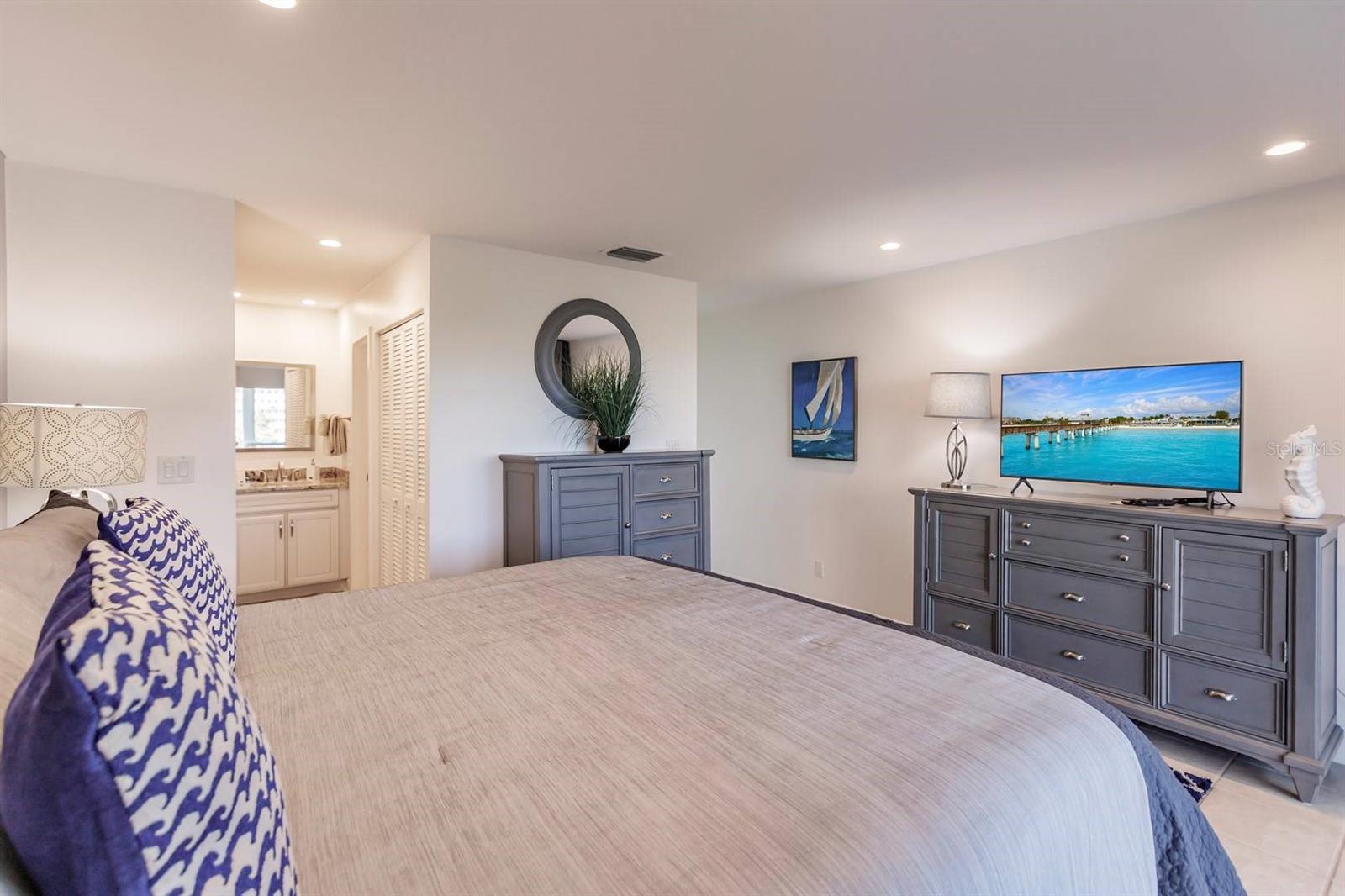 1255 E PEPPERTREE DR #403, SARASOTA, FL, 34242