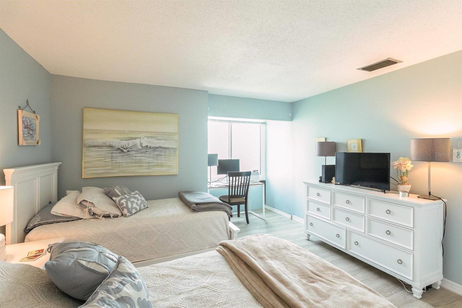 1255 E PEPPERTREE DR #501, SARASOTA, FL, 34242