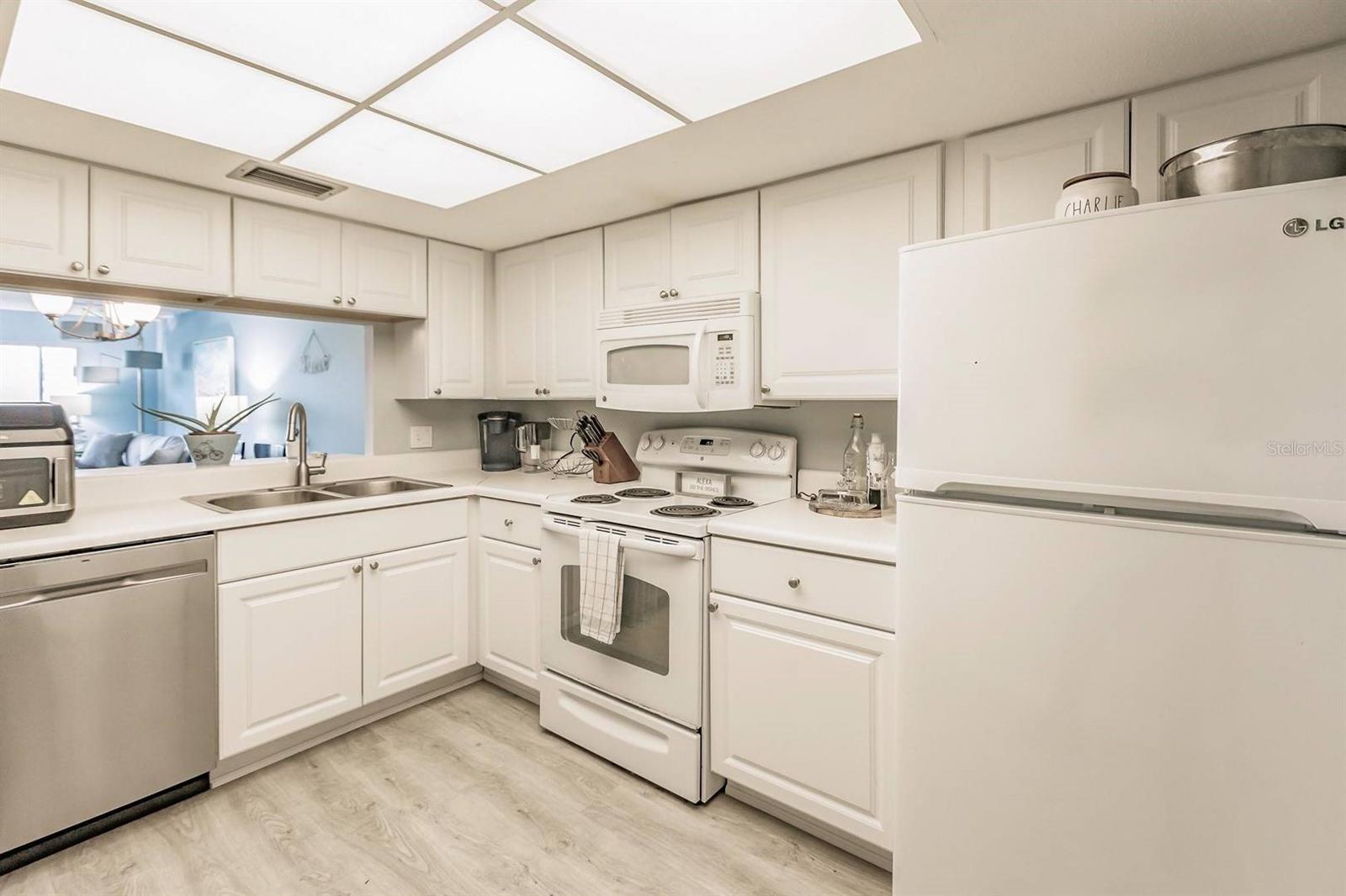 1255 E PEPPERTREE DR #501, SARASOTA, FL, 34242