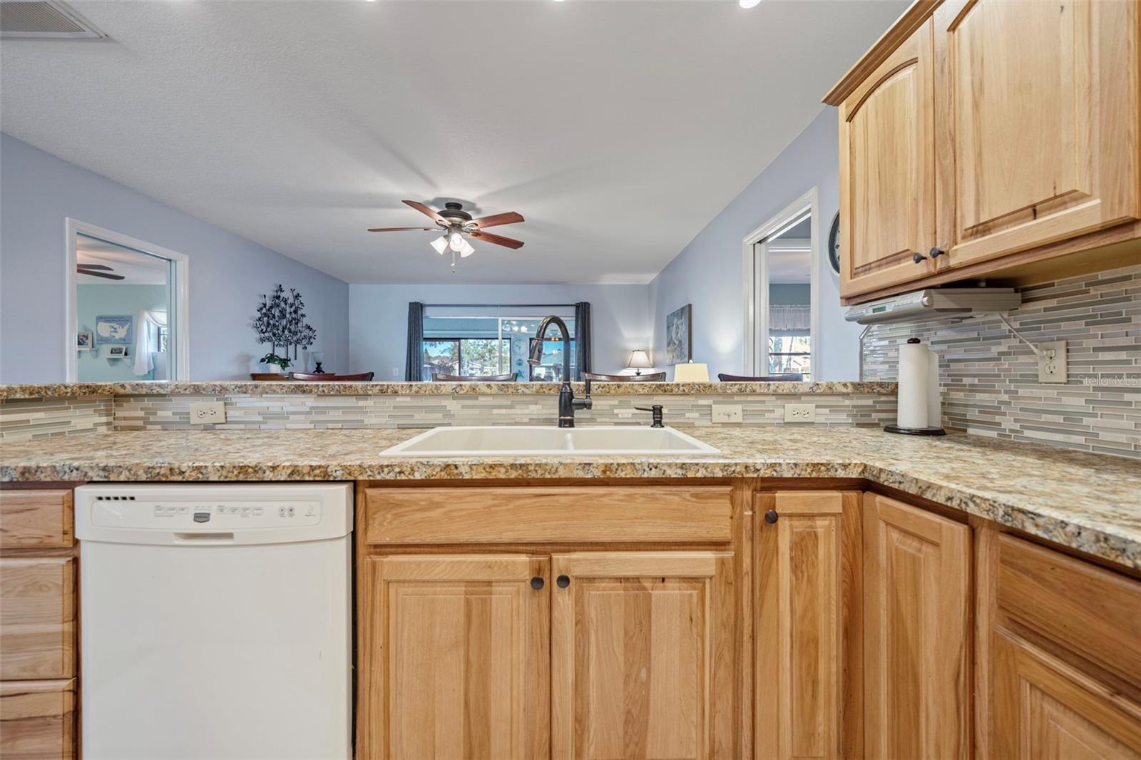 1207 BLUEWATER DR, SUN CITY CENTER, FL, 33573