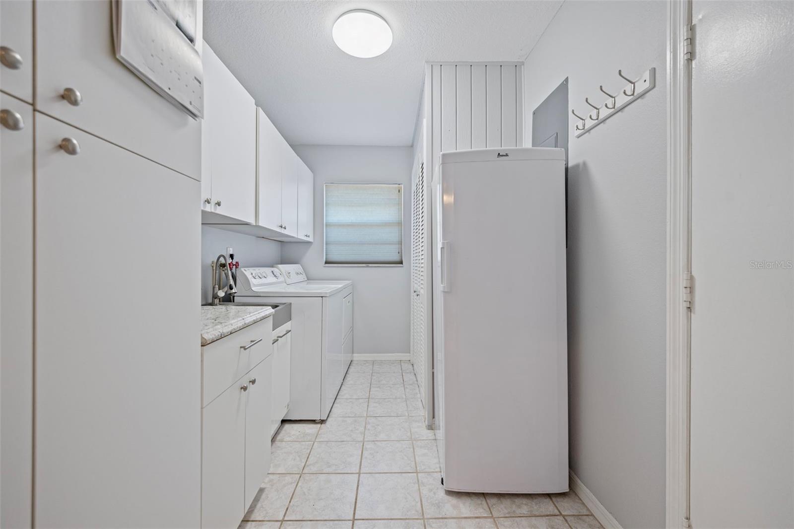 1207 BLUEWATER DR, SUN CITY CENTER, FL, 33573