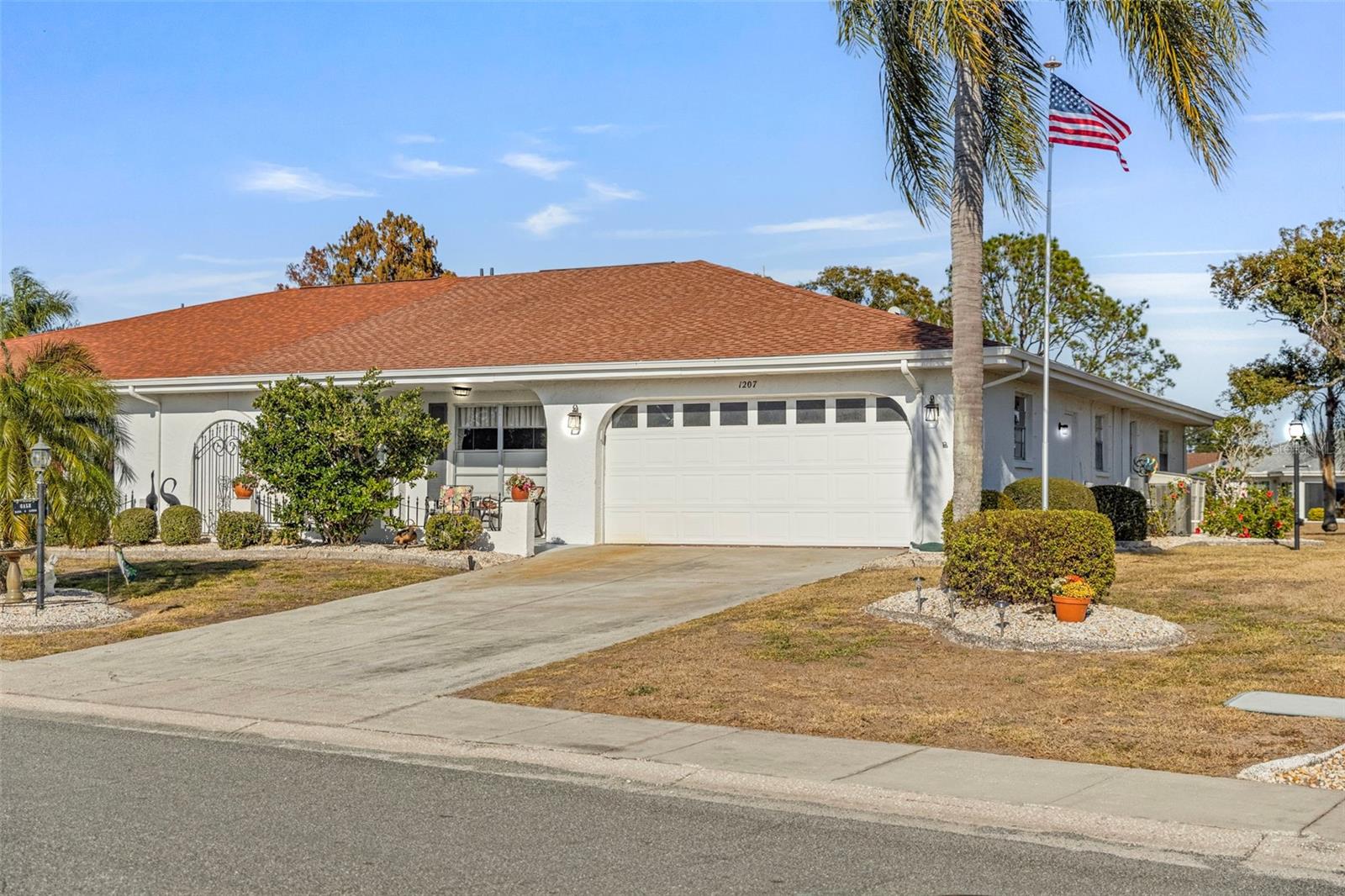 1207 BLUEWATER DR, SUN CITY CENTER, FL, 33573