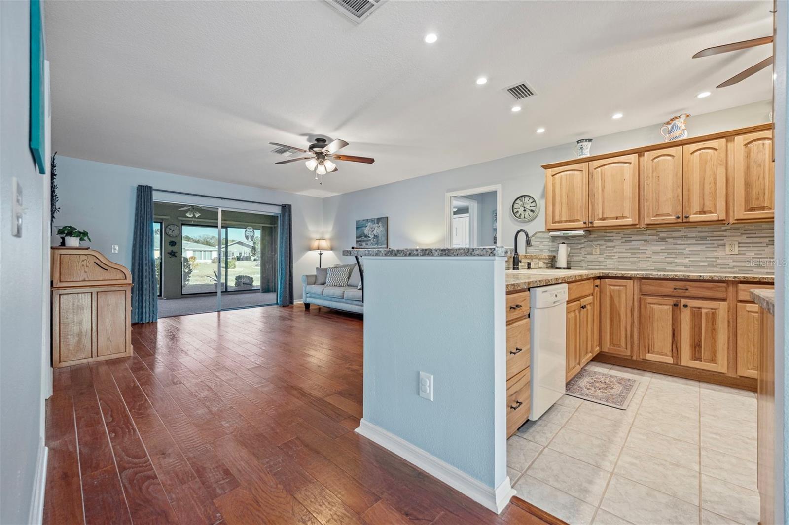 1207 BLUEWATER DR, SUN CITY CENTER, FL, 33573