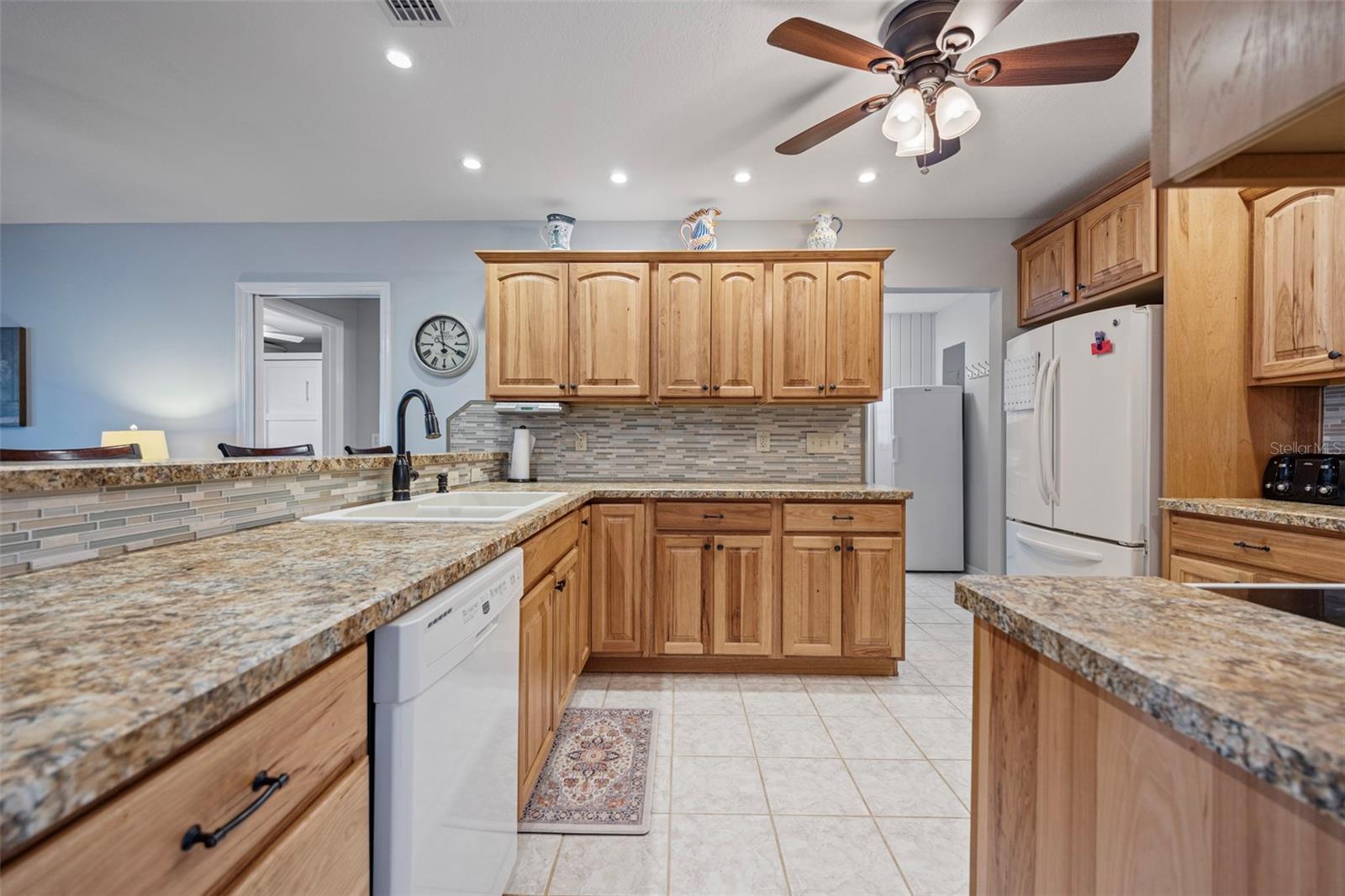 1207 BLUEWATER DR, SUN CITY CENTER, FL, 33573