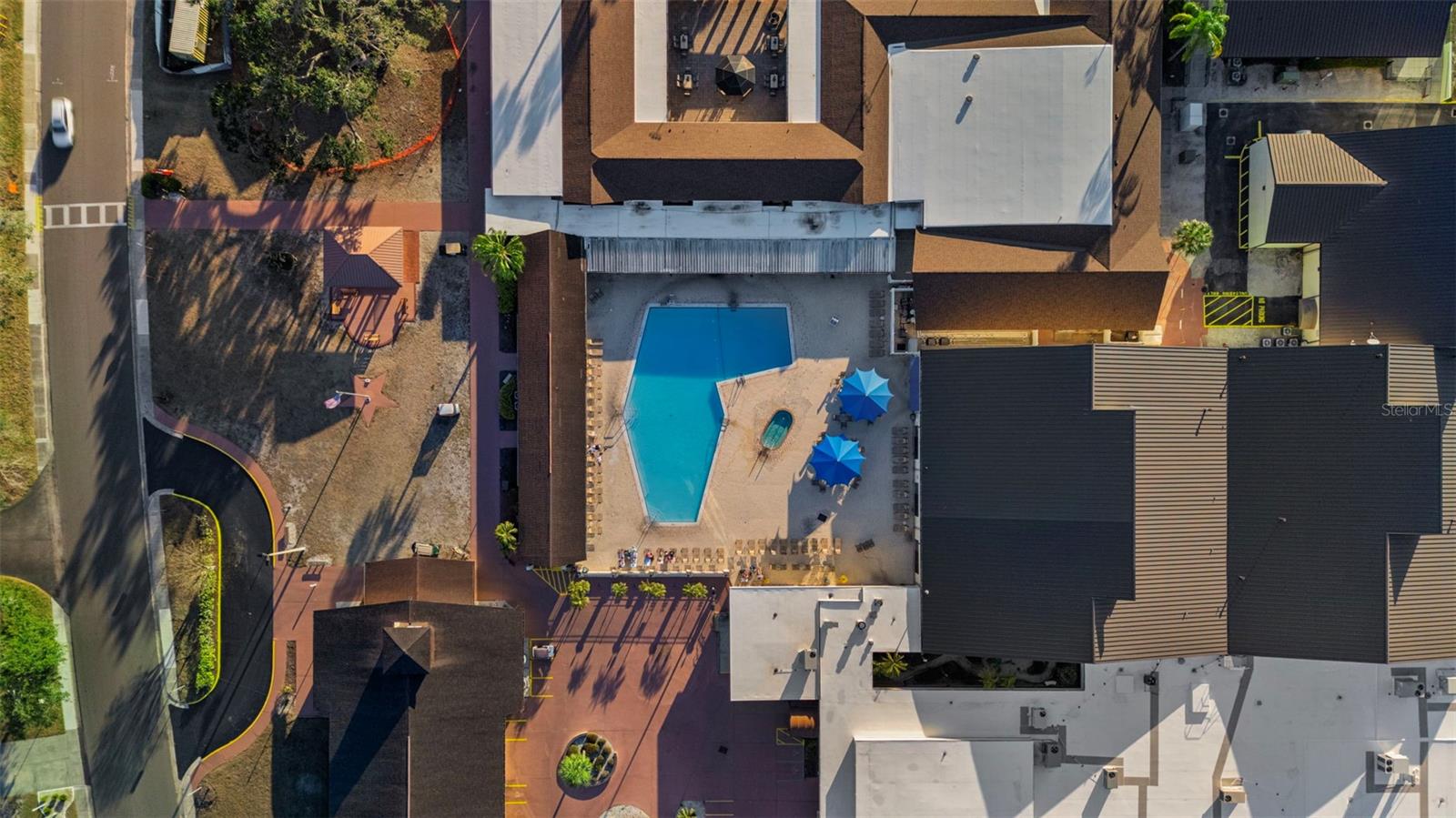 1207 BLUEWATER DR, SUN CITY CENTER, FL, 33573