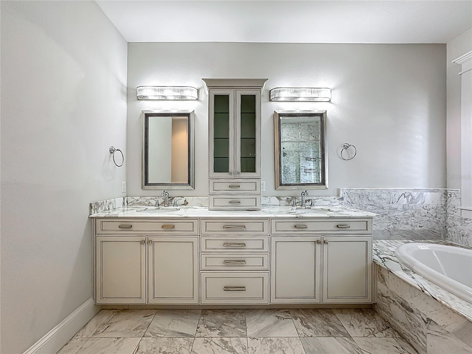 A4680377 Property Photo