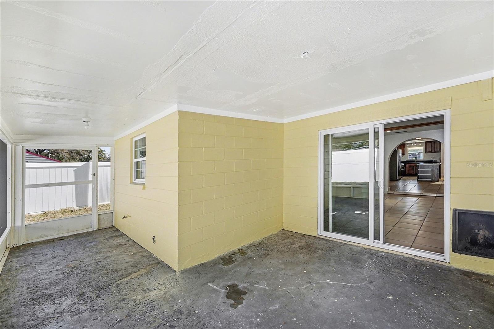 9031 TREE VALLEY CIR, TAMPA, FL, 33615