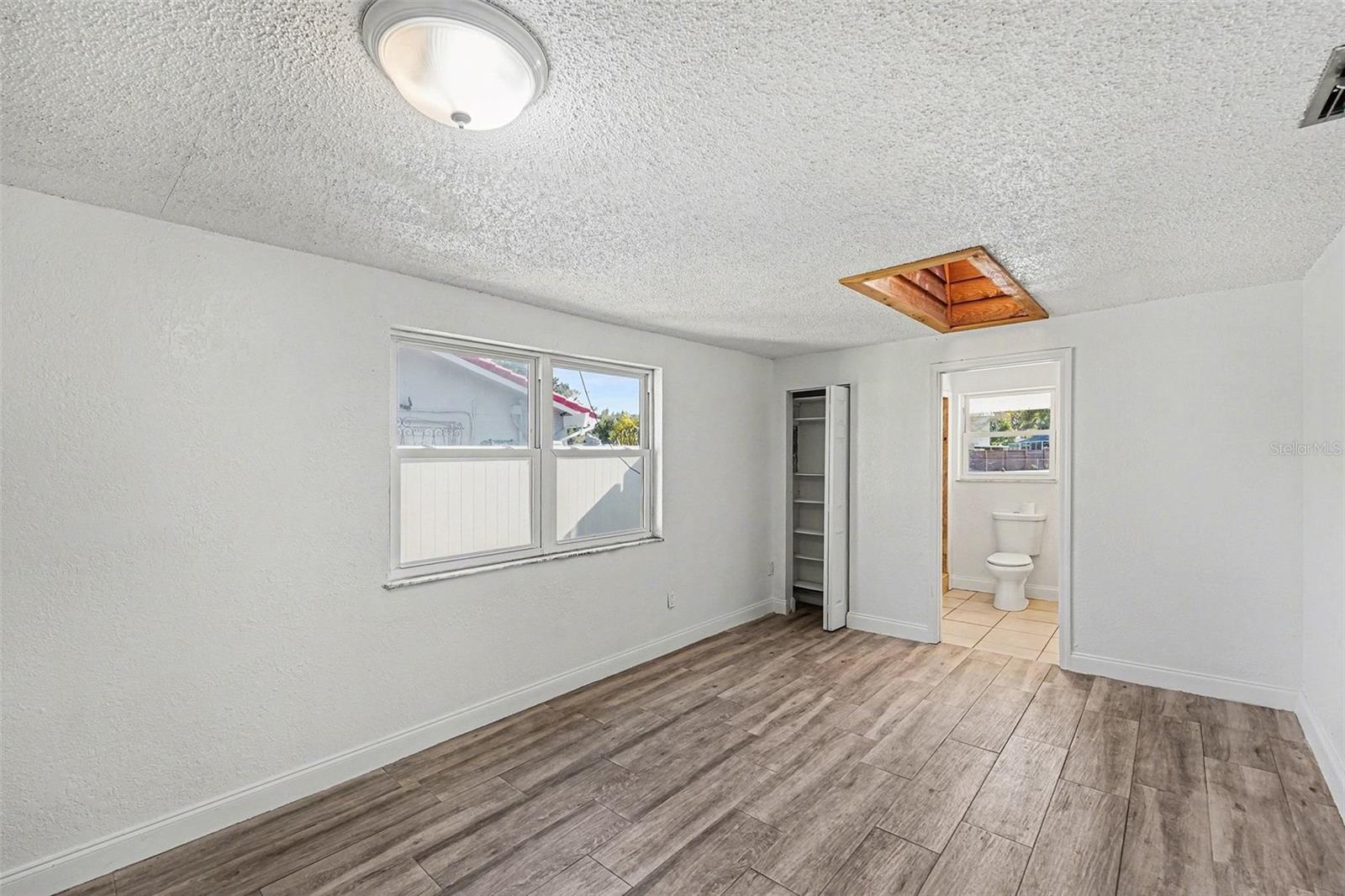 9031 TREE VALLEY CIR, TAMPA, FL, 33615