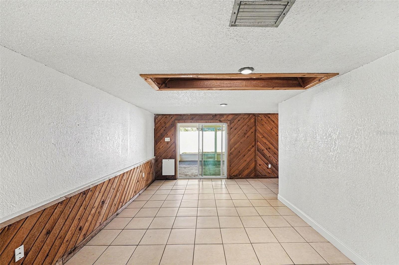 9031 TREE VALLEY CIR, TAMPA, FL, 33615