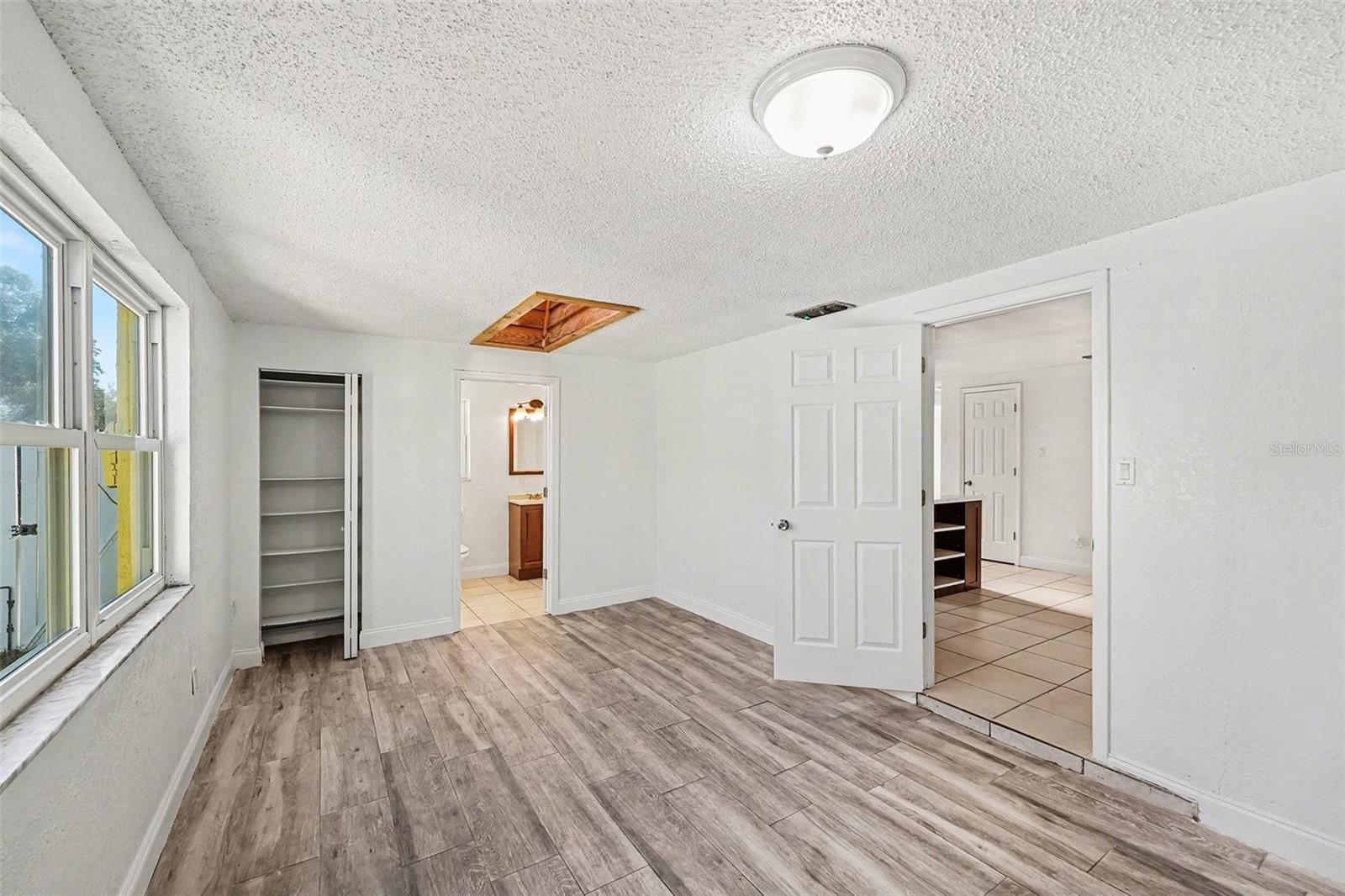 9031 TREE VALLEY CIR, TAMPA, FL, 33615