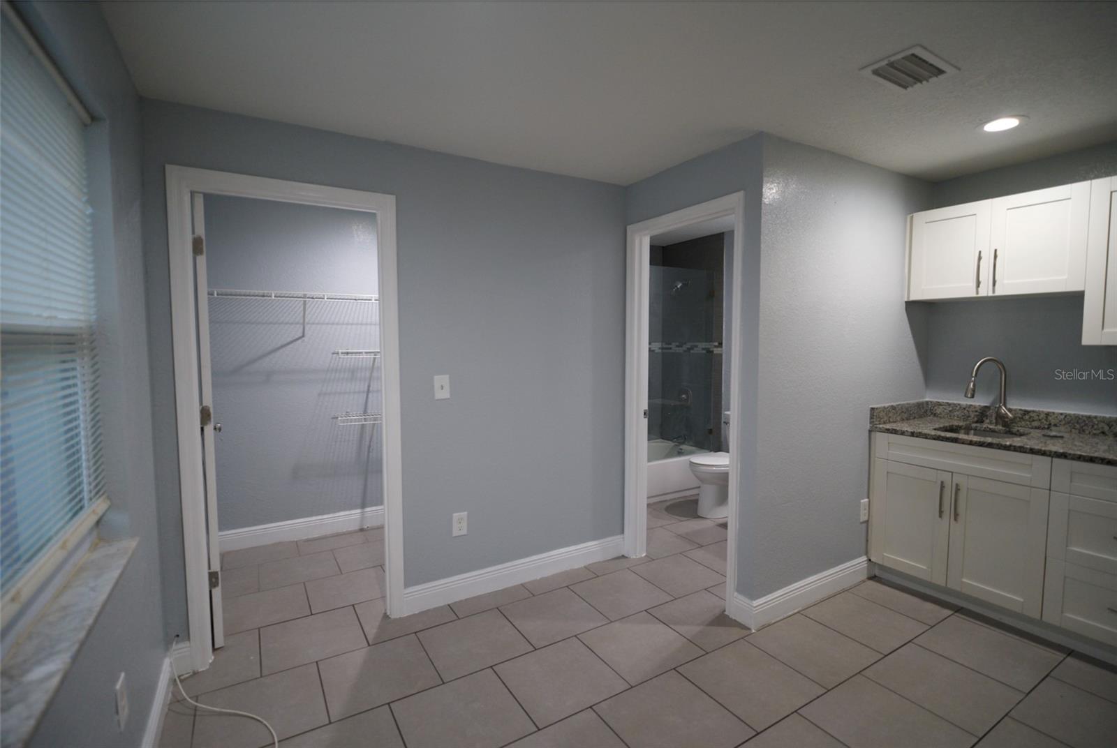 907 W HUMPHREY ST, TAMPA, FL, 33604