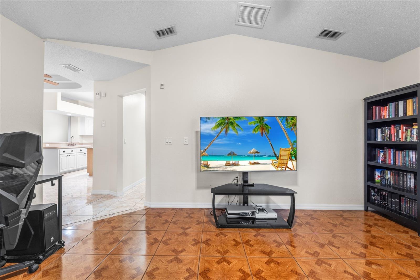 Extra living/den/office