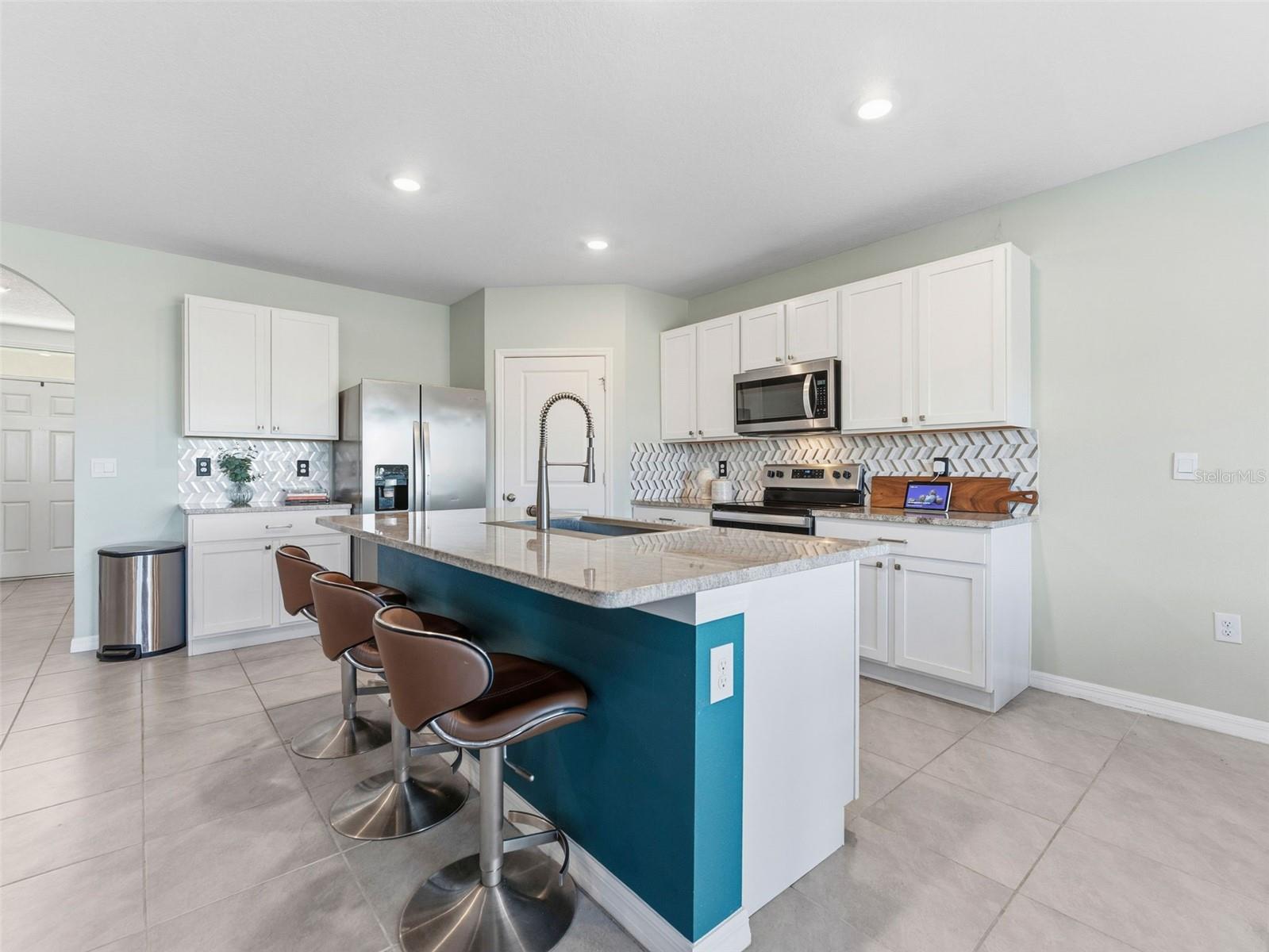 32577 KOBUK VALLEY AVE, WESLEY CHAPEL, FL, 33543