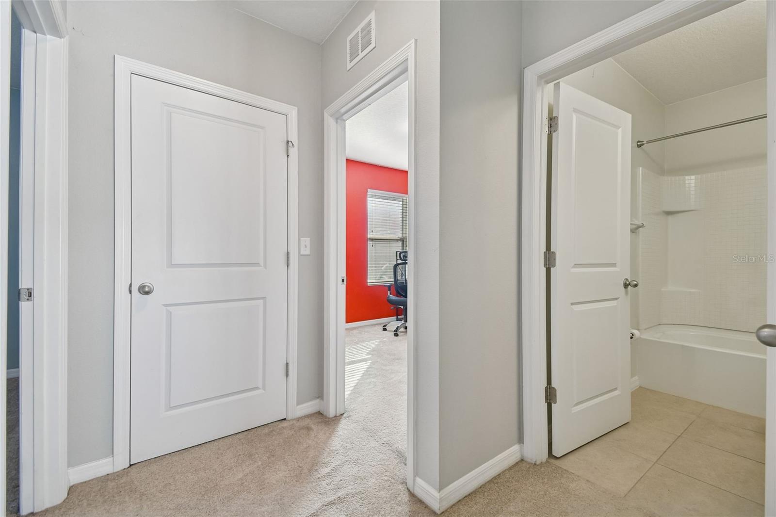 10104 HAWK STORM AVE, TAMPA, FL, 33610