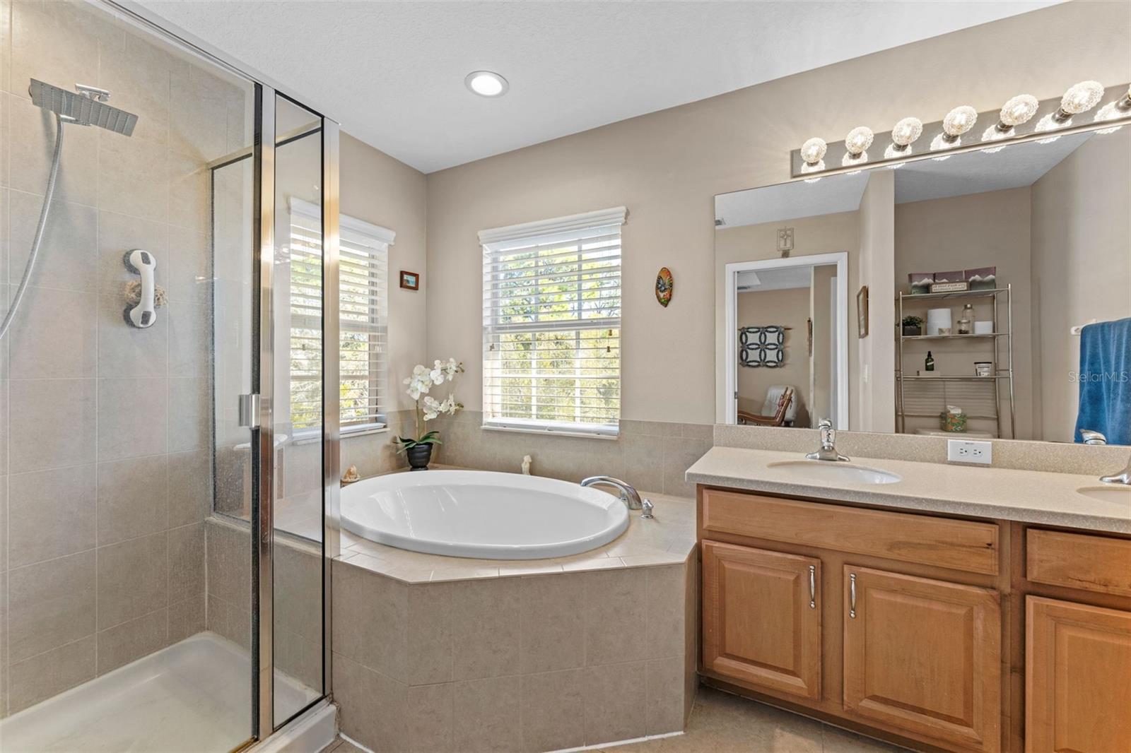 Primary bedroom en suite