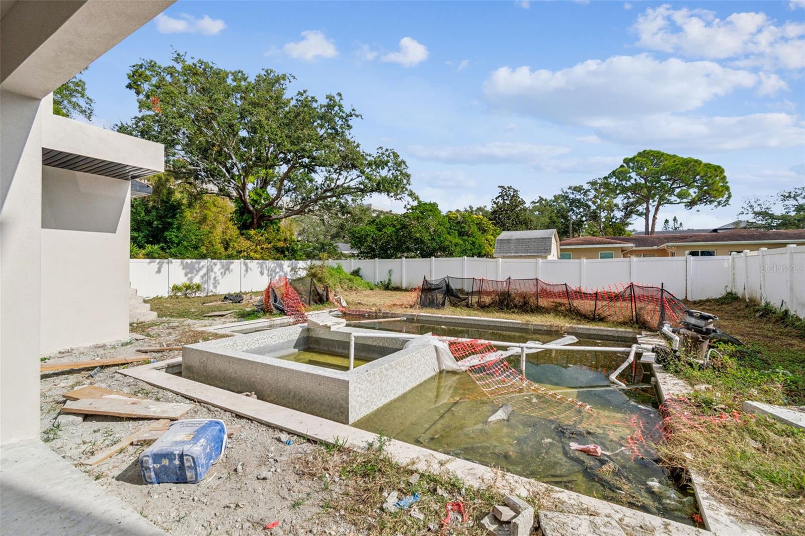 TB8470354 Property Photo