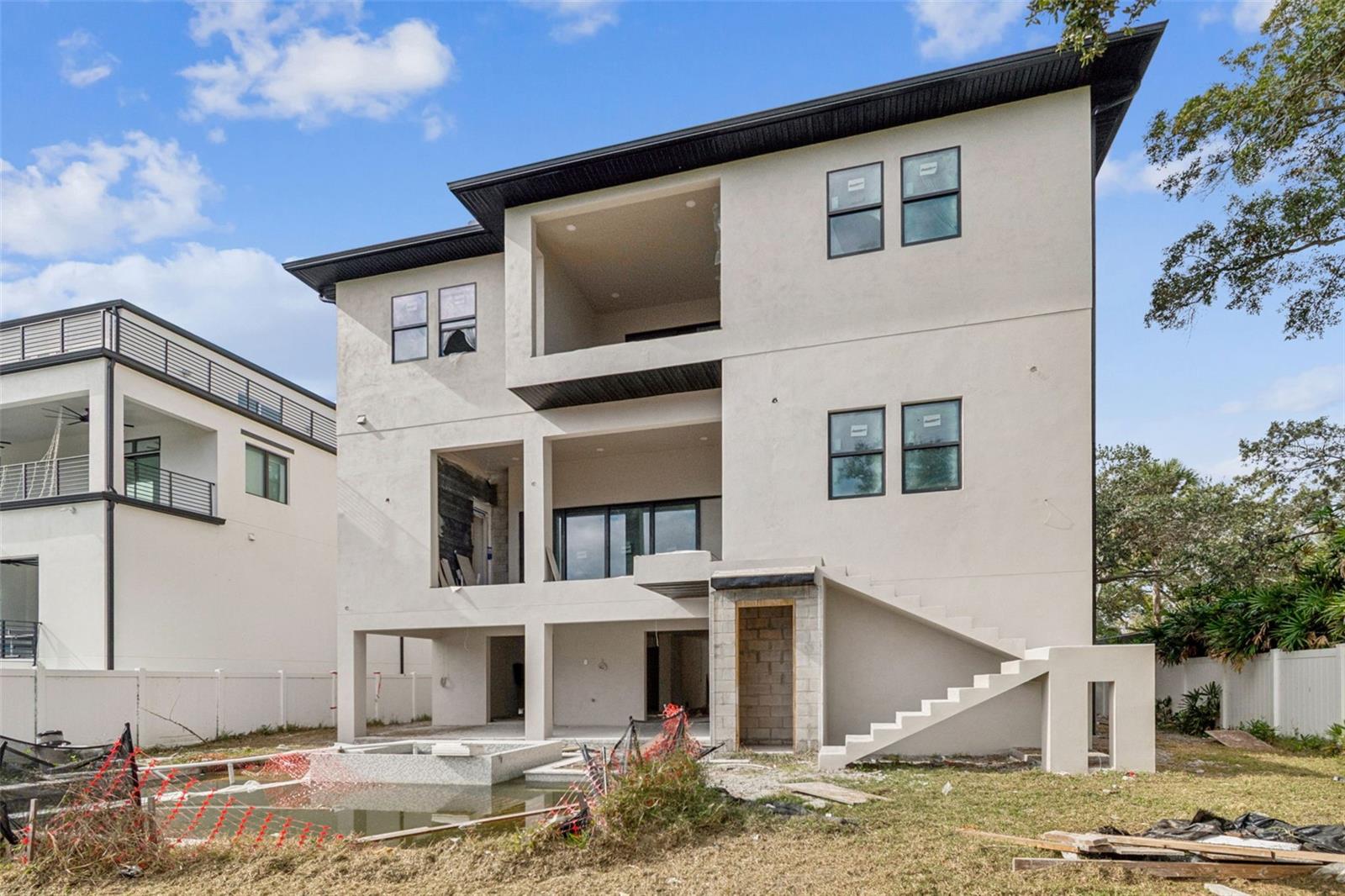 TB8470354 Property Photo