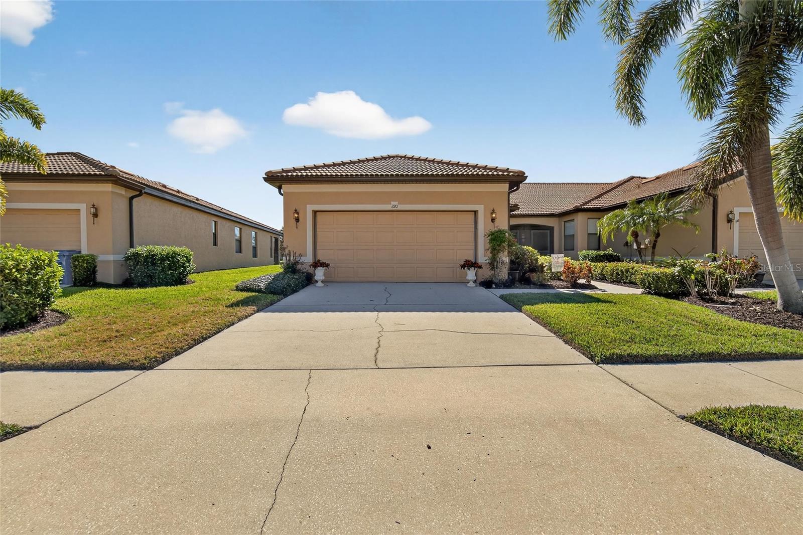 220 SHELL FALLS DR, APOLLO BEACH, FL, 33572