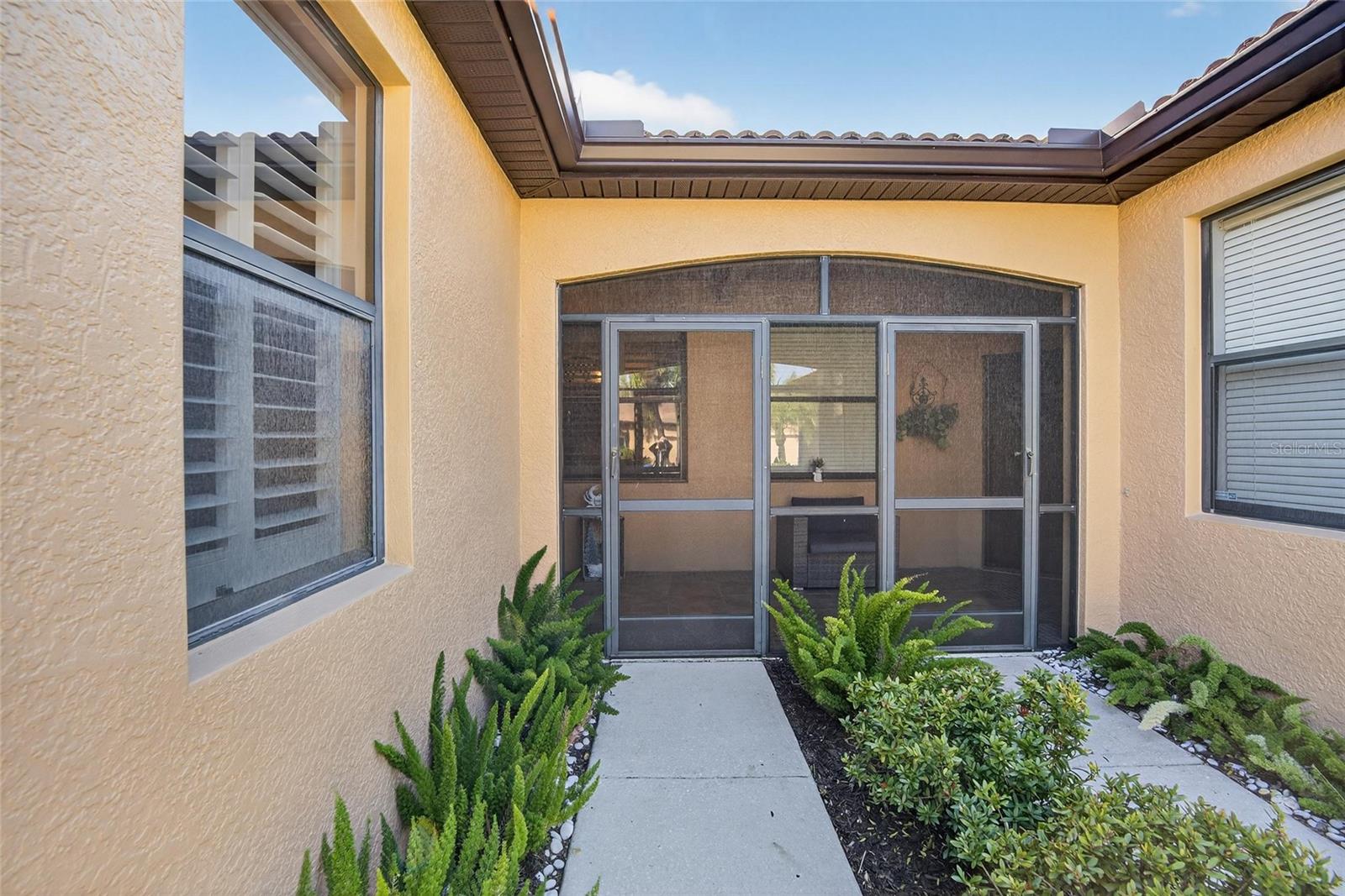 220 SHELL FALLS DR, APOLLO BEACH, FL, 33572